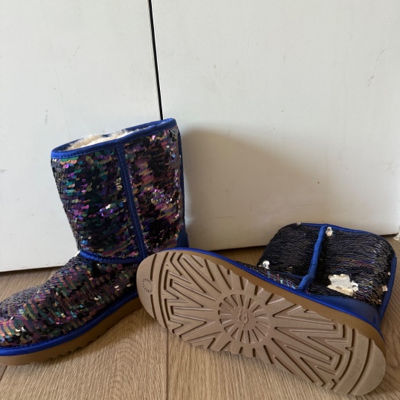 Ugg | Classic Short Sequin Navy Tonal Sequin Boots | Size - Picture 5 of 5